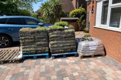 M-Tray-green-roof-on-pallet