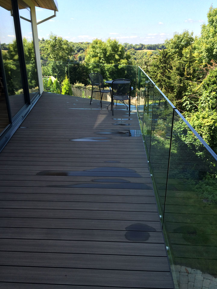 Picture of Floating balcony, Warlingham