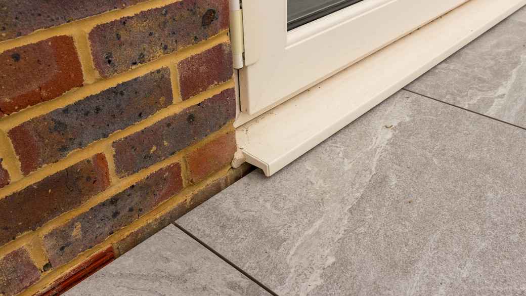 Porcelain paving with Wallbarn rail system up to door sill