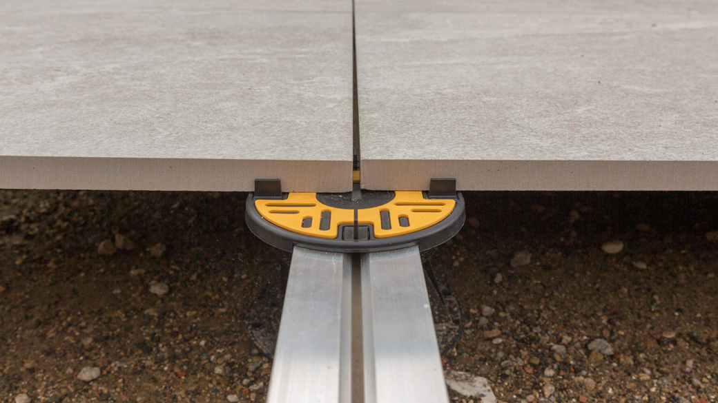Wallbarn Rail-System for tiling close up