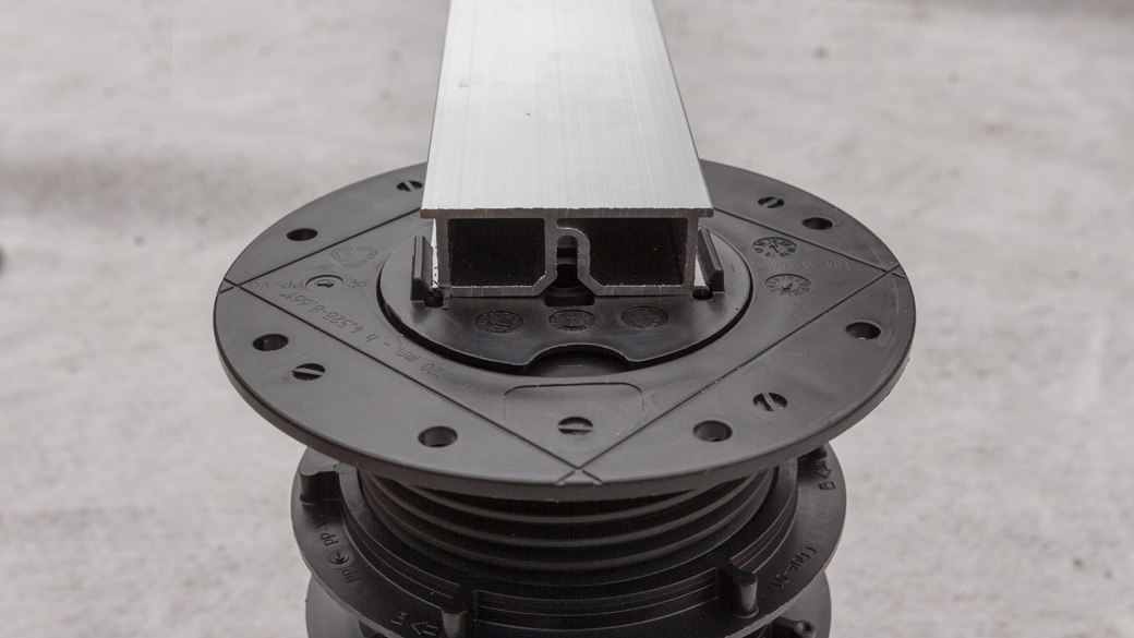 adjustable pedestal with aluminum rail bearer