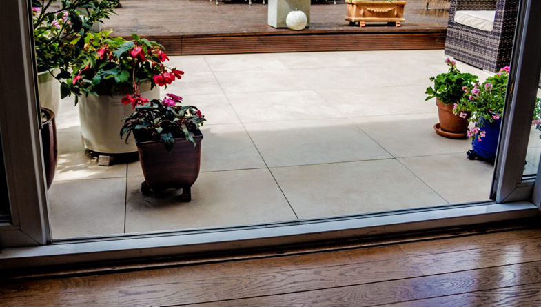 Paving terrace using Balance self-levelling pedestals