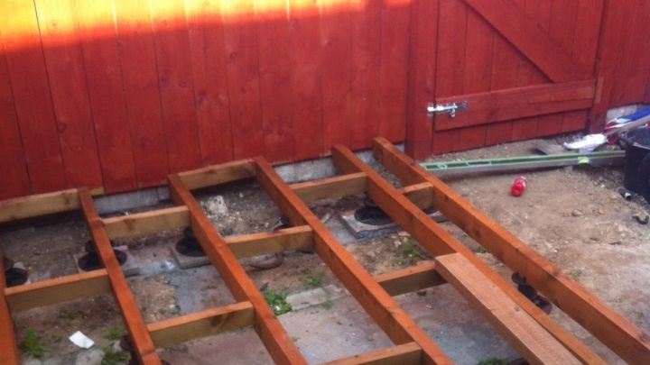 A good example of TD supports holding up the joist frame on a refurb decking project…