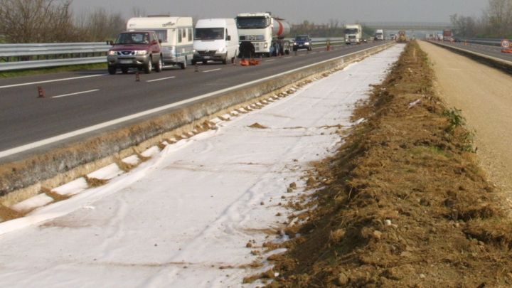 Build roads using geotextiles