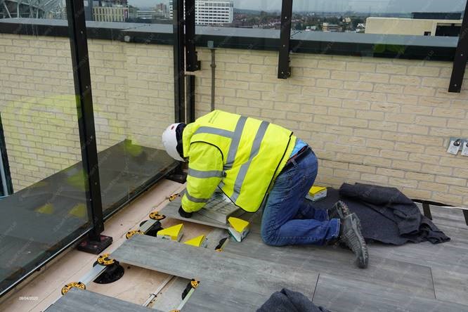 Installing Rail system and adjustable pedestals for porcelain tiles