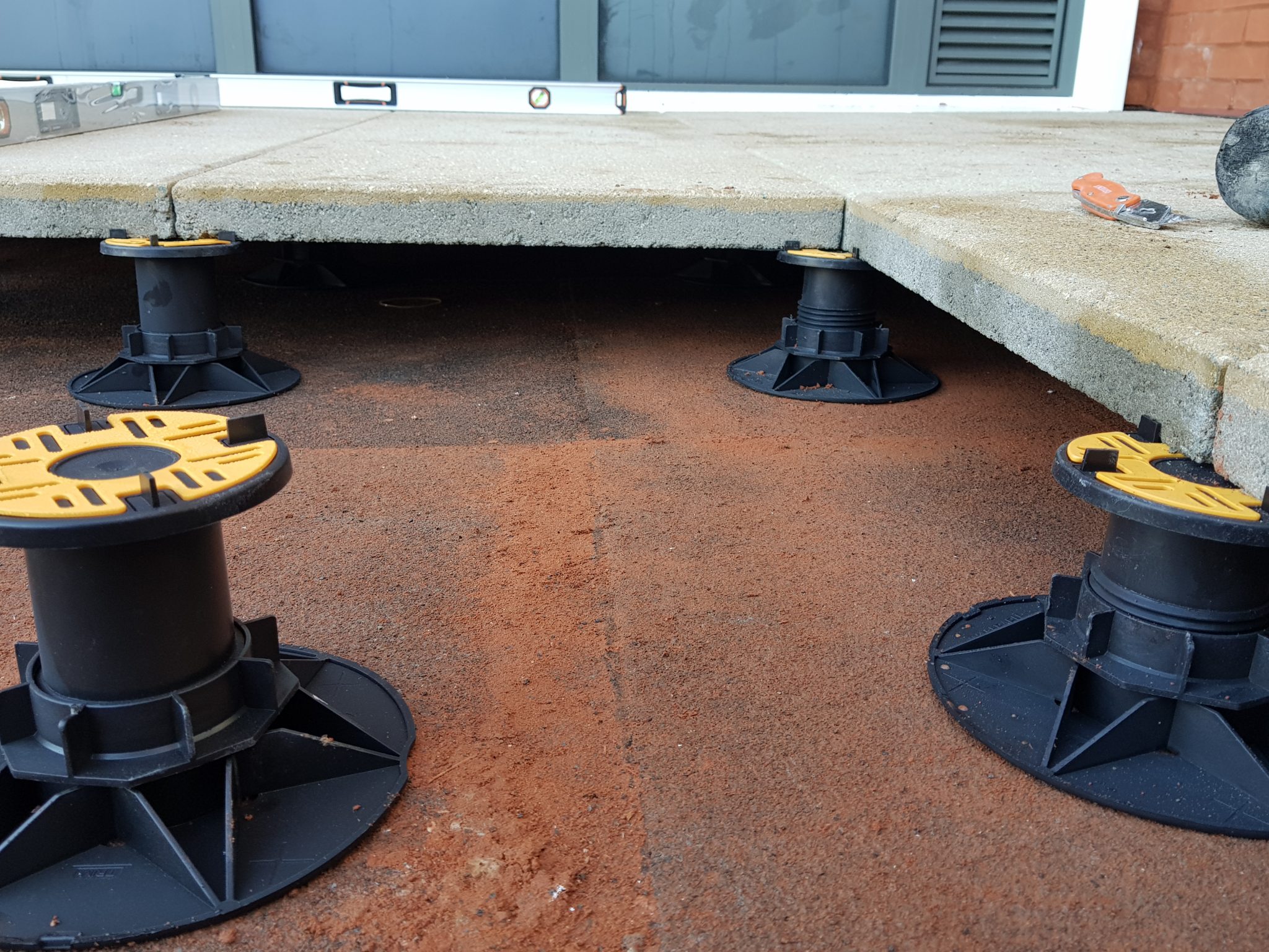 Universal Pedestal for paving and decking with paving slab 18 Wallbarn