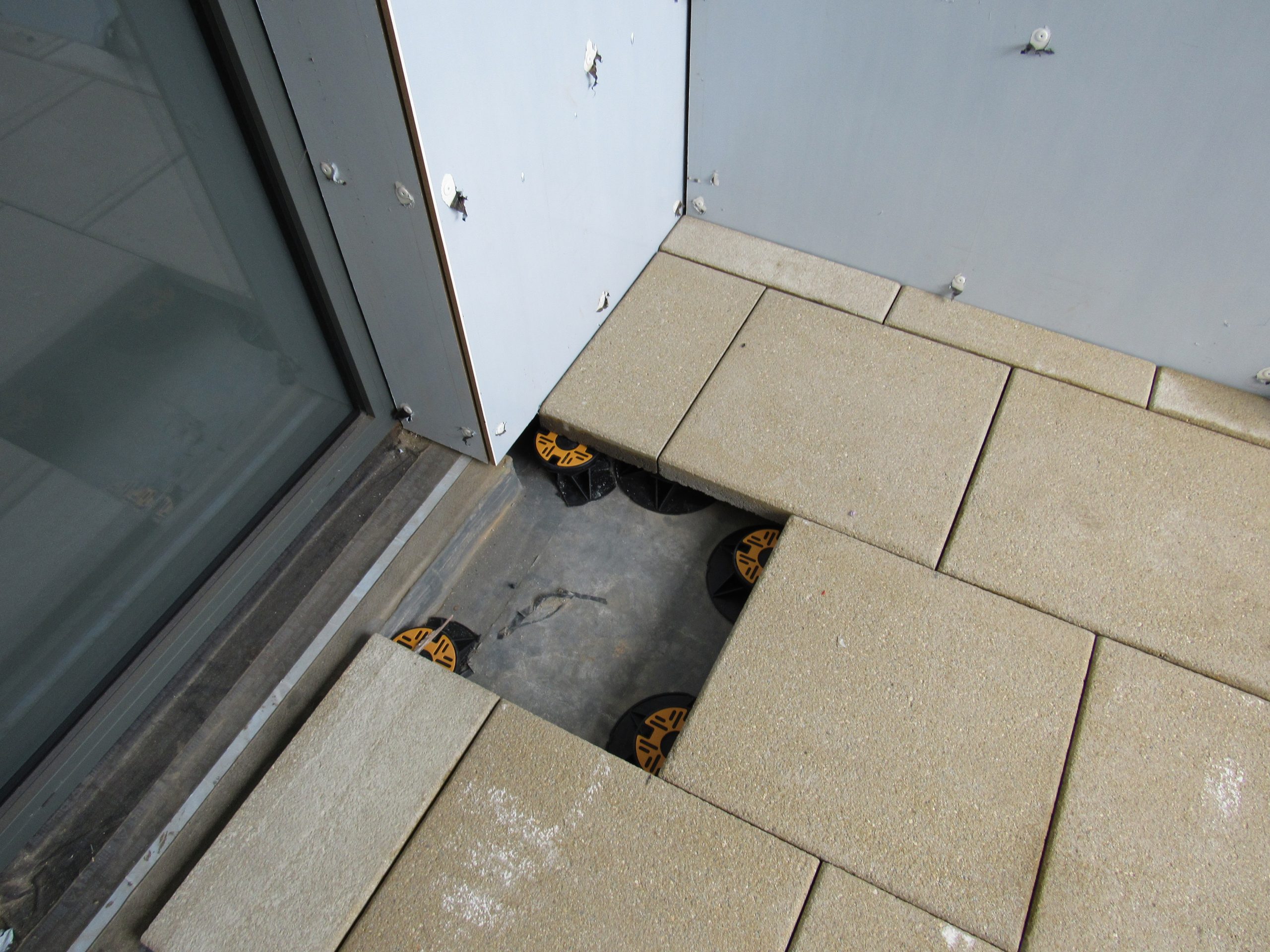 Universal pedestals for paving and decking supporting paving slabs up