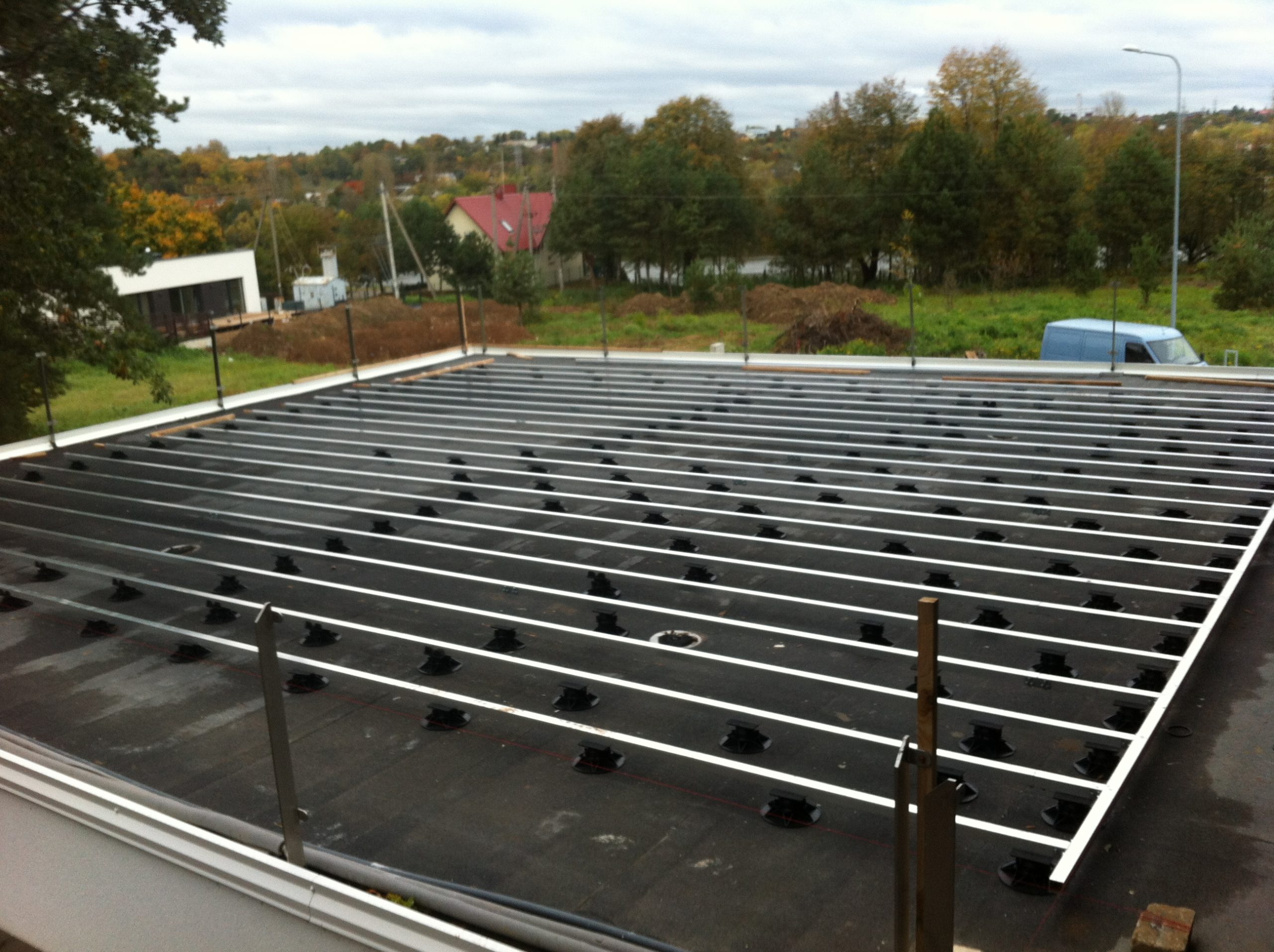 garden terrace joist frame with adjustable pedestals