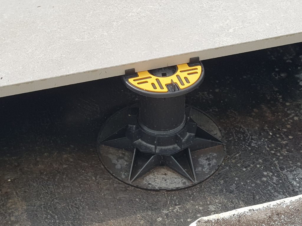 Balance selflevelling pedestals close up Wallbarn