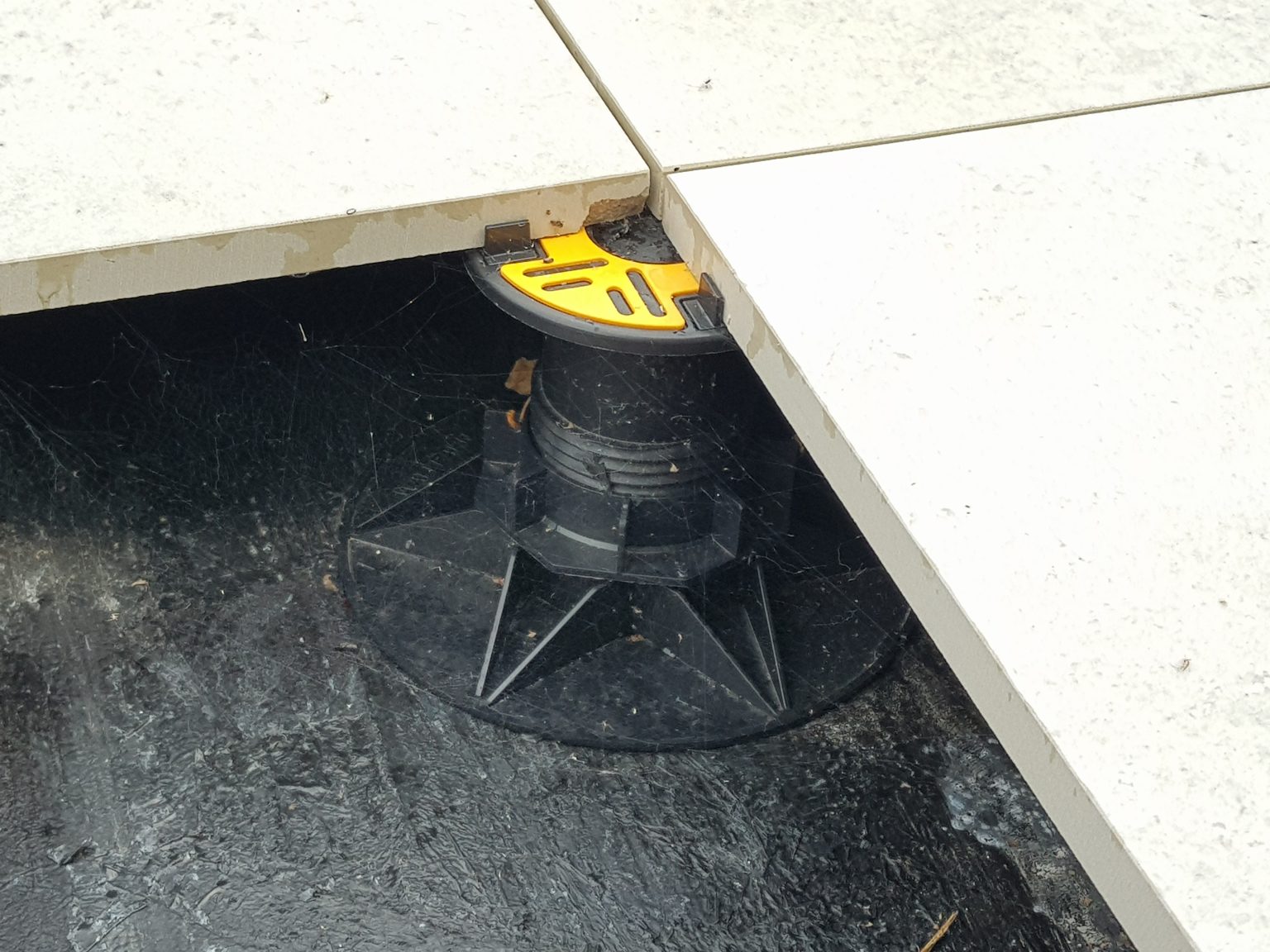 self levelling adjustable pedestals for porcelain tiles Wallbarn