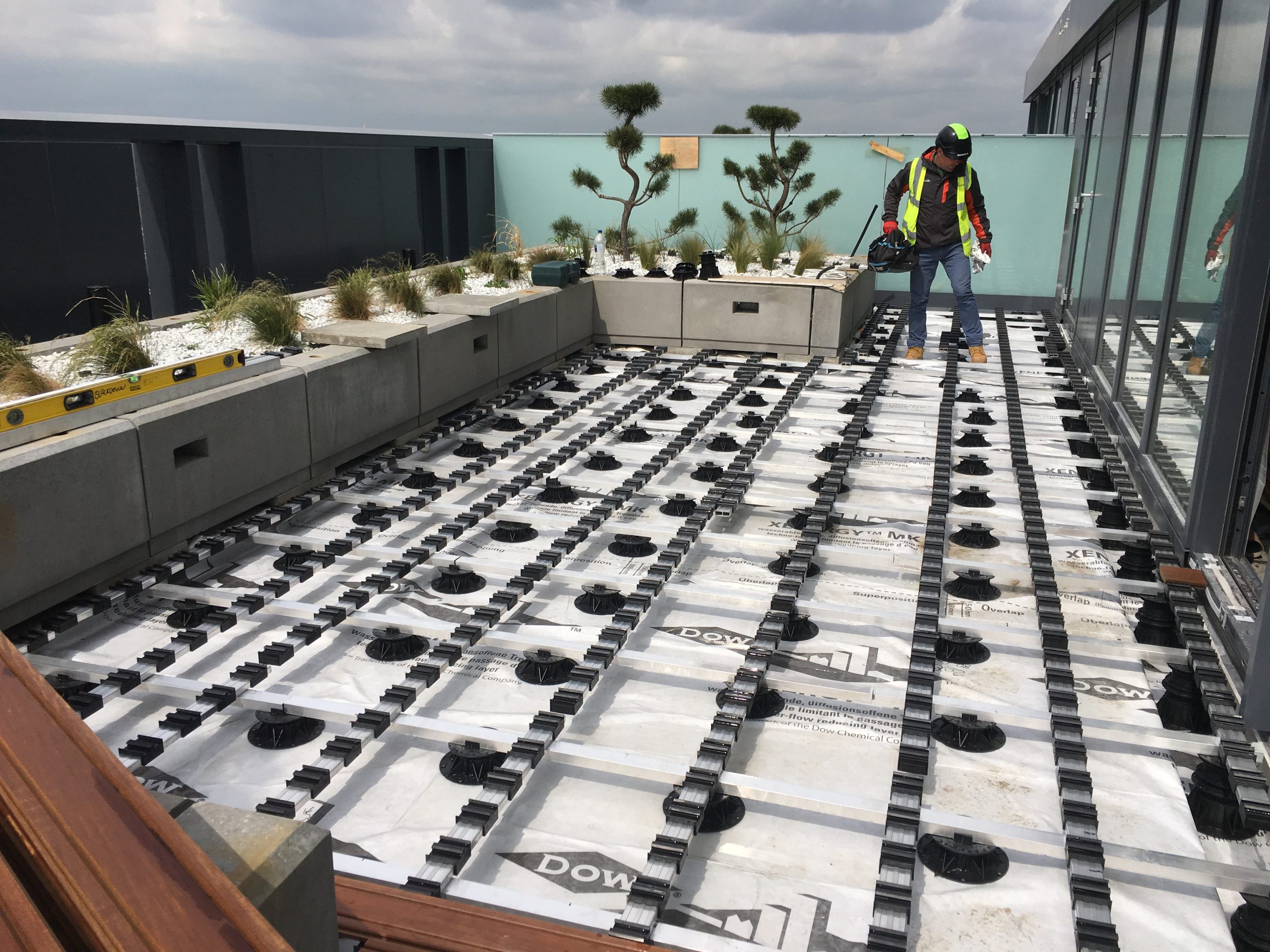 how to build ipe decking on inverted waterproofing 5 lay click rails onto bearers