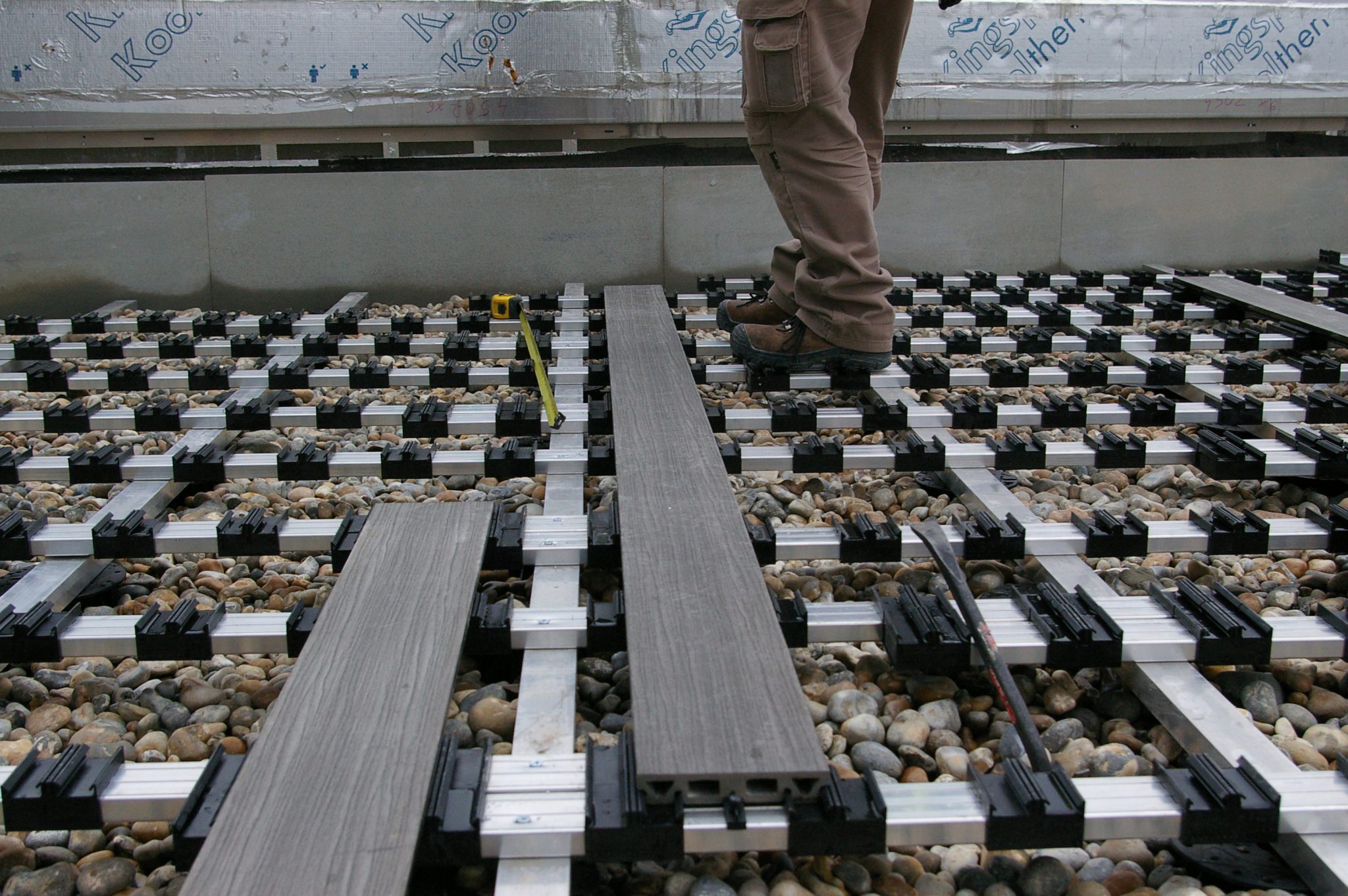 idecking composite decking with aluminium joists 1 Wallbarn