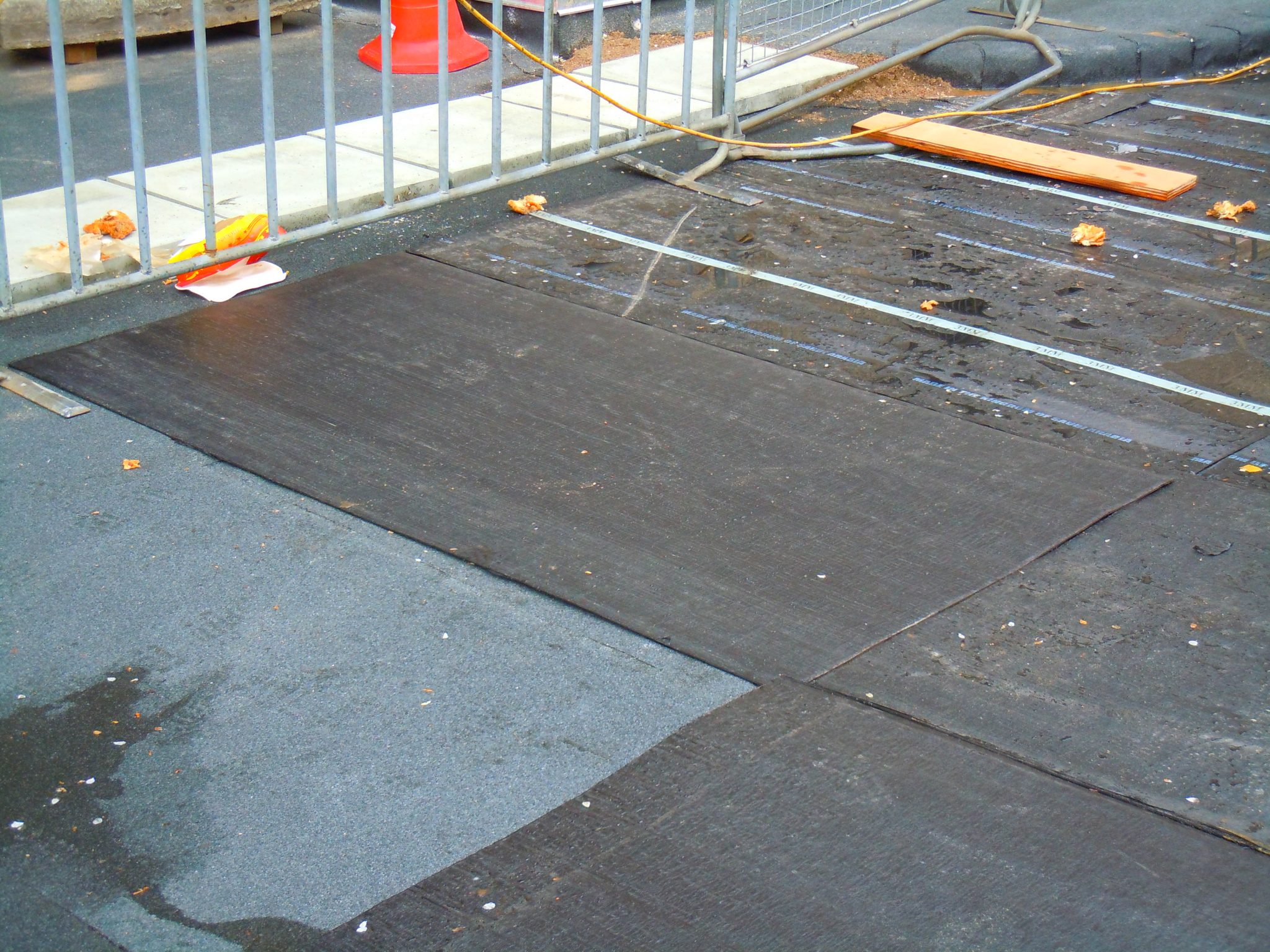 Installing Bituminus Protection boards Wallbarn