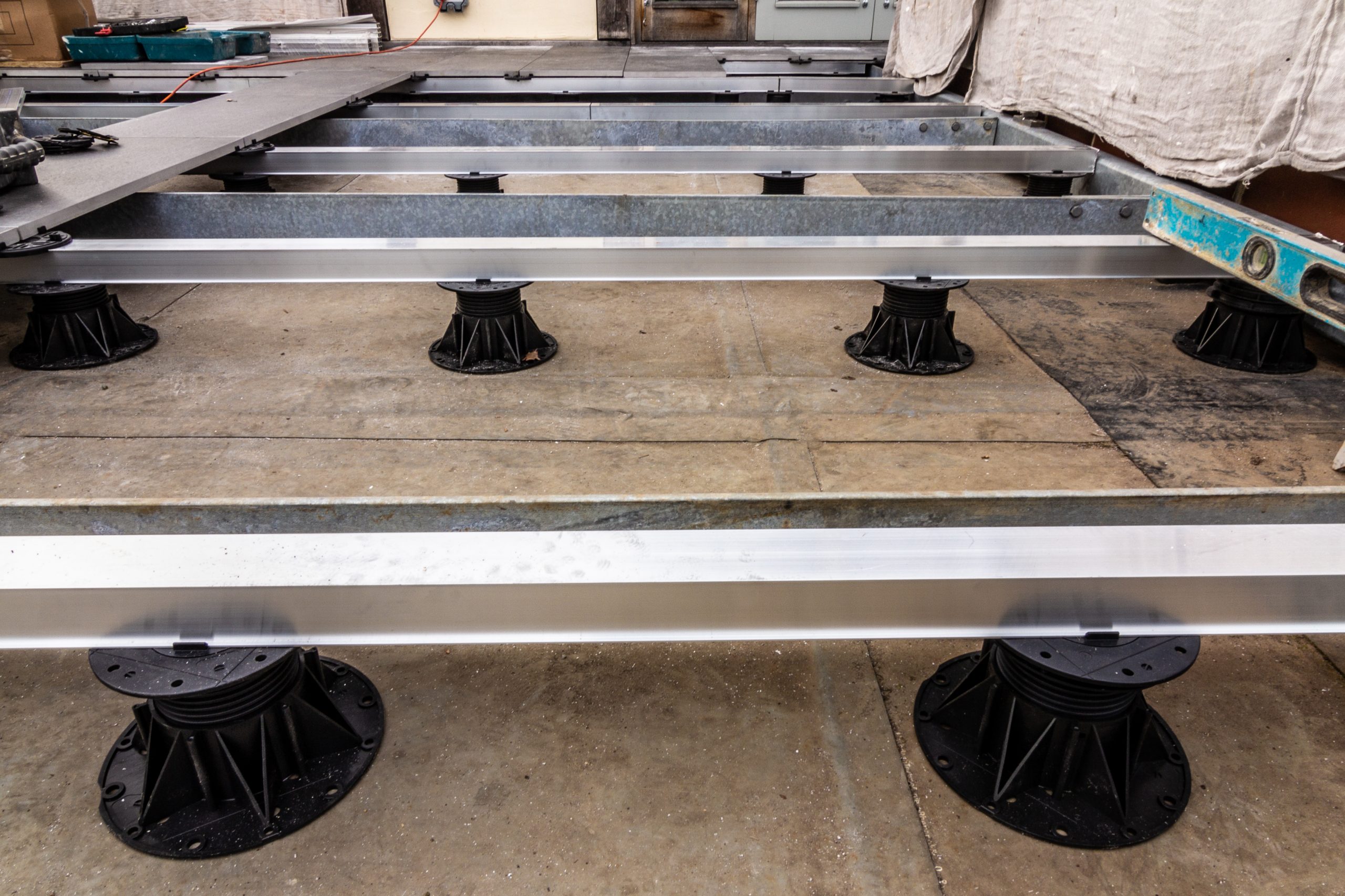 Mega Balance adjustable pedestal and rail system 2