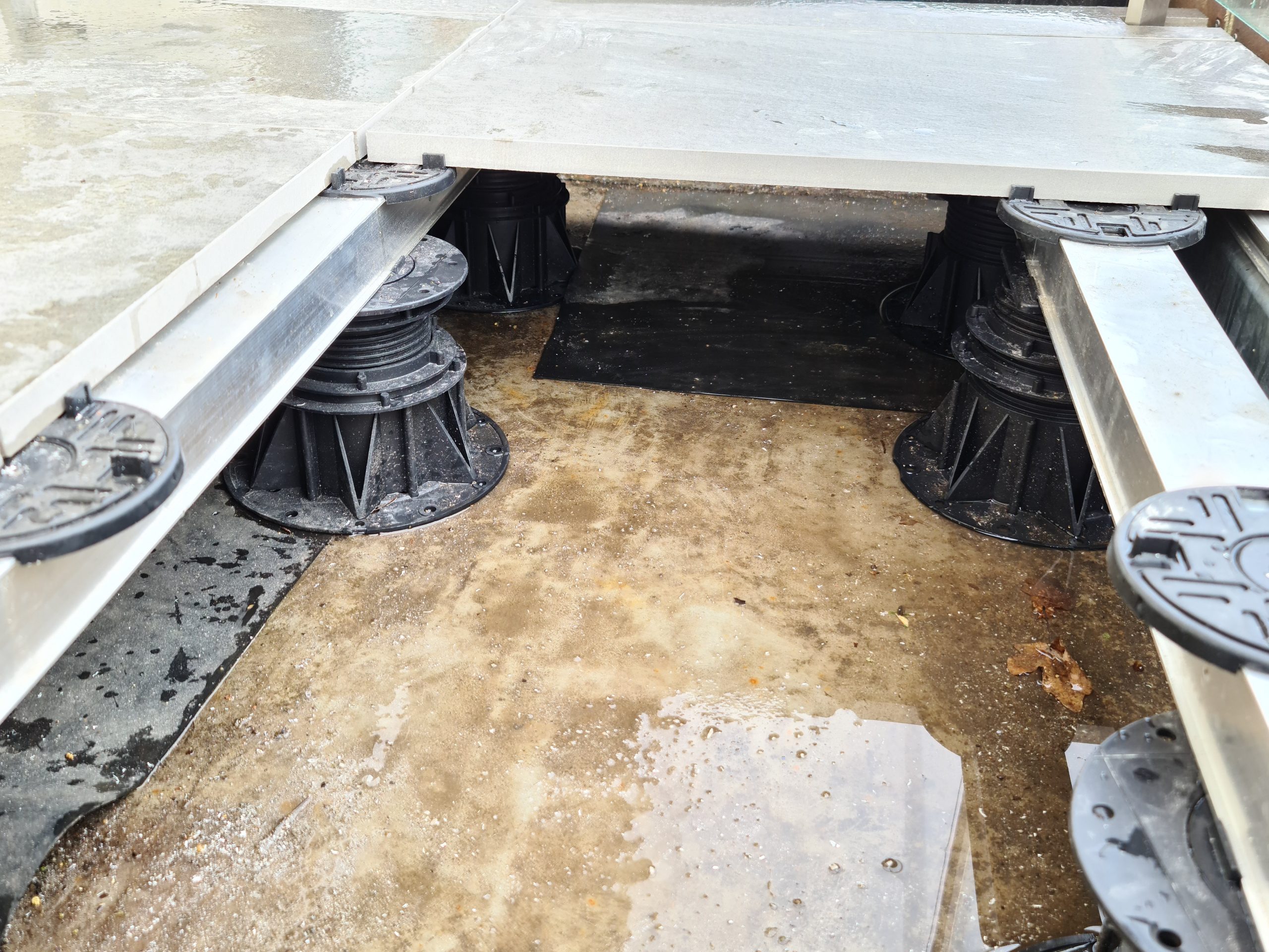 Mega Balance self levelling adjustable pedestal for rail substructure