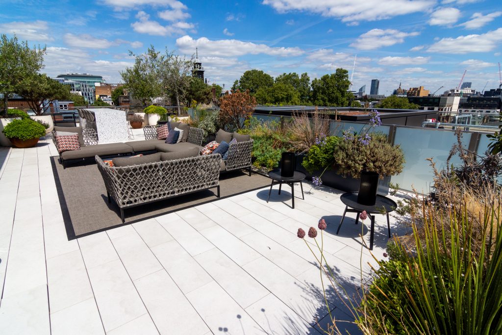 Wallbarn’s Balance pedestal paves the way for flat finish on Lincoln