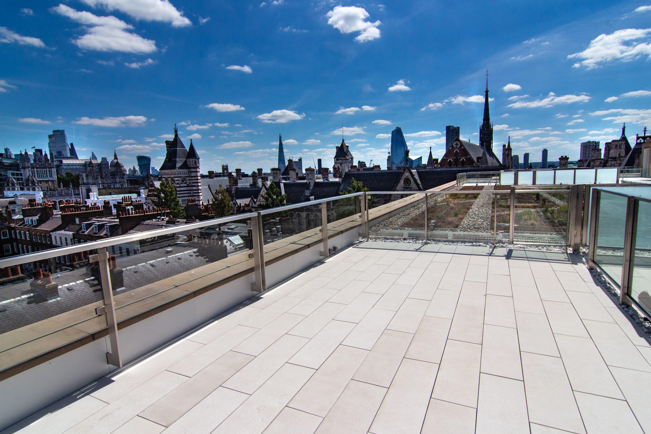 Wallbarn’s Balance pedestal paves the way for flat finish on Lincoln Square terraces