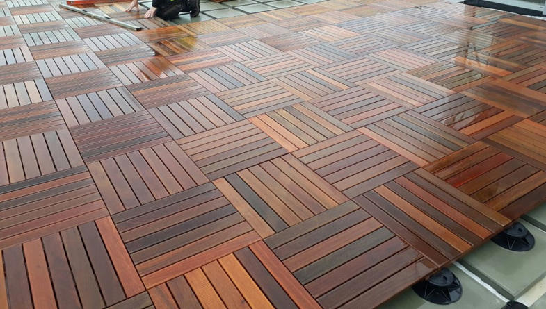 decking-tiles-on-ballasted-inverted-waterproofing