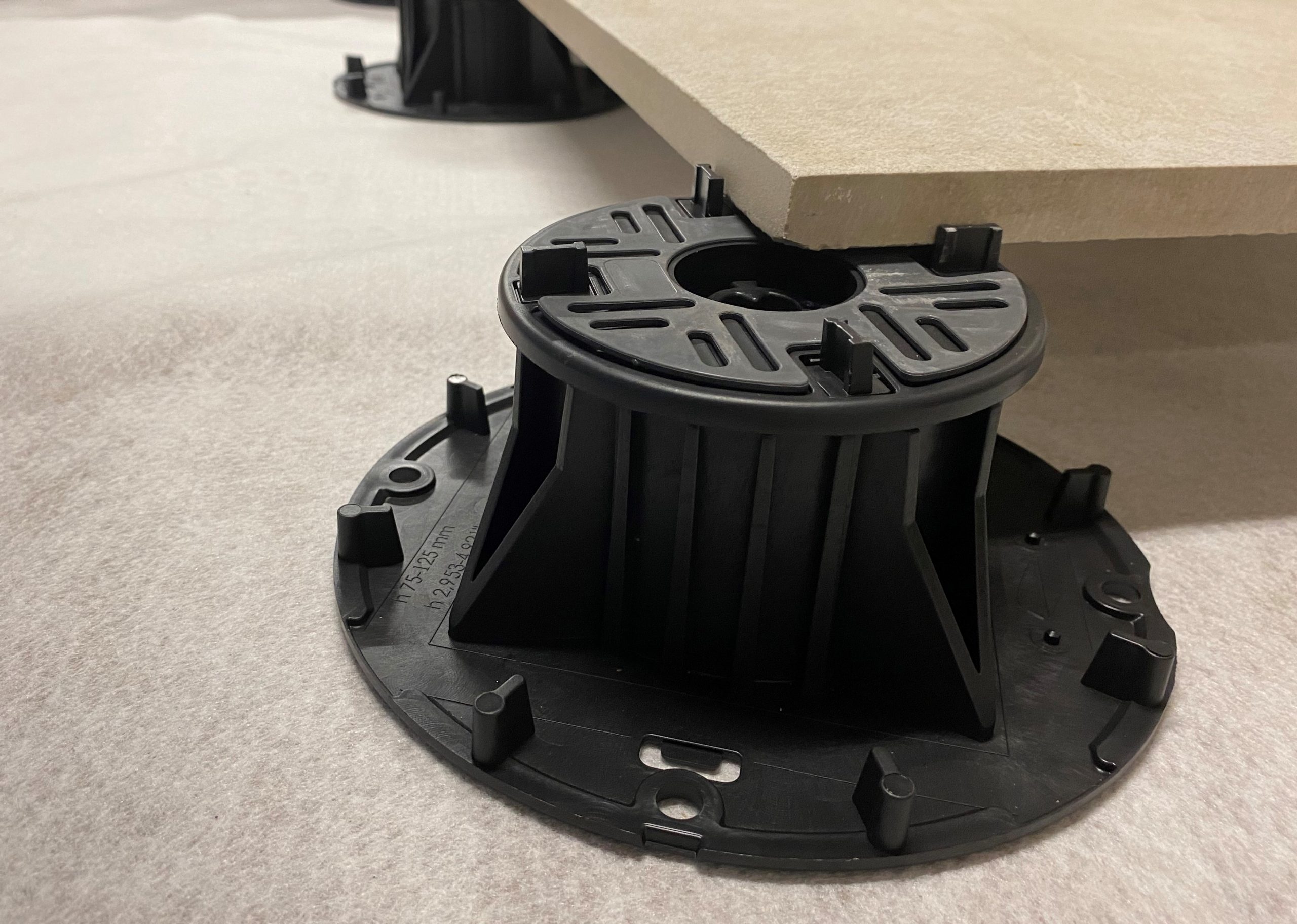 Self-levelling Heavy Duty Pedestals