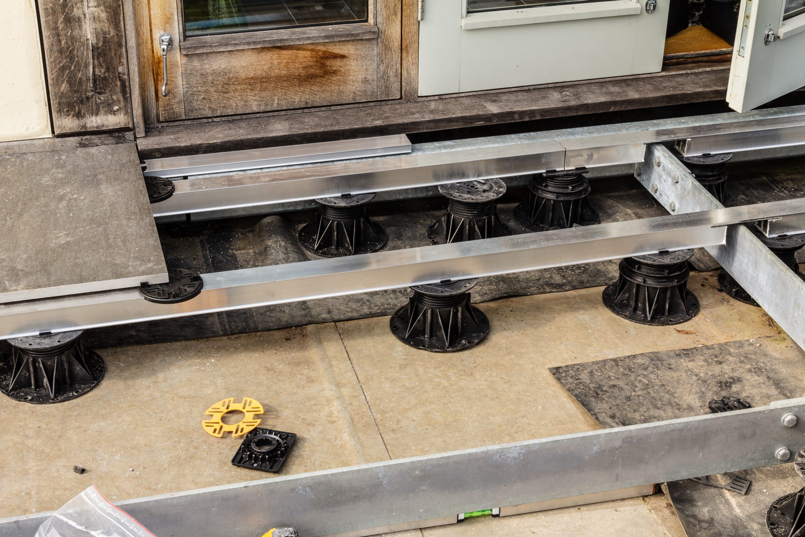 Pedestal rail system for decking and paving