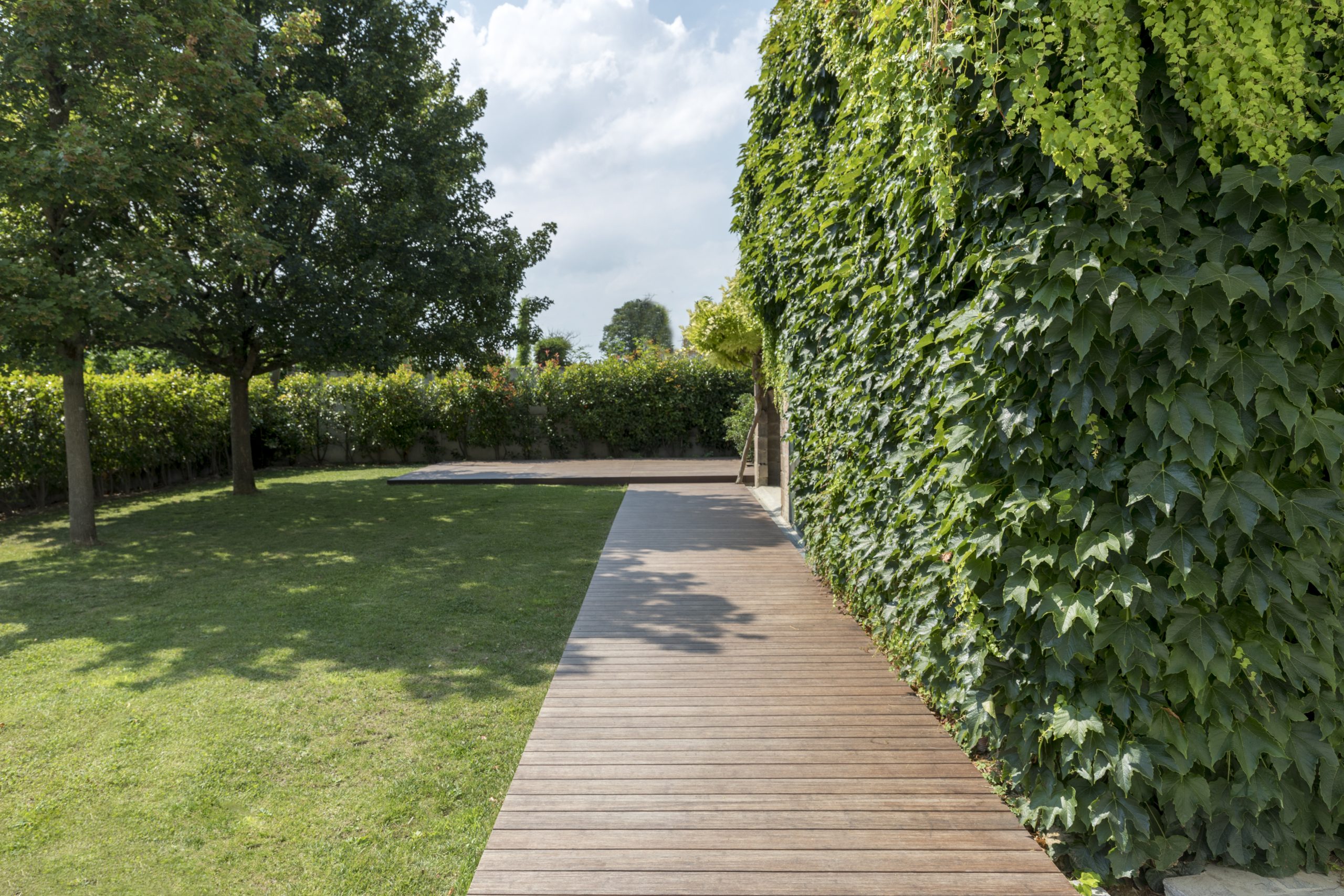 What Makes Bamboo an Effective Material For Decking Boards and Tiles?