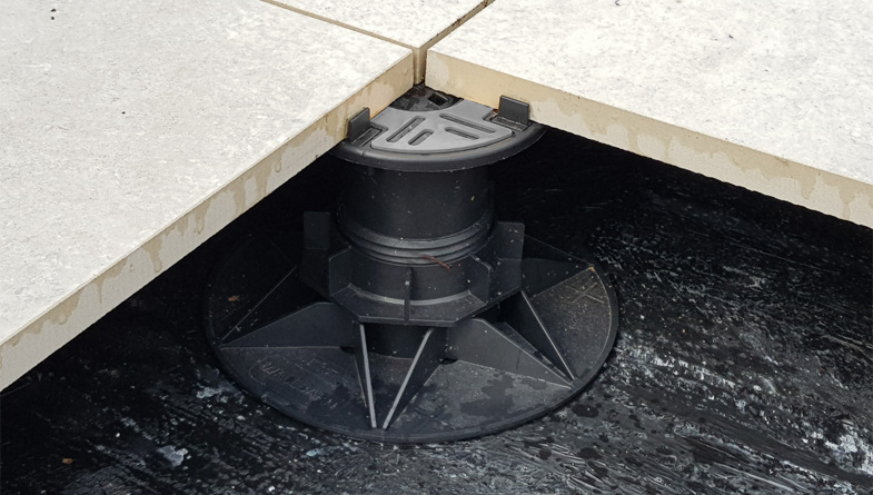 Self-levelling-adjustable-pedestal-close-up