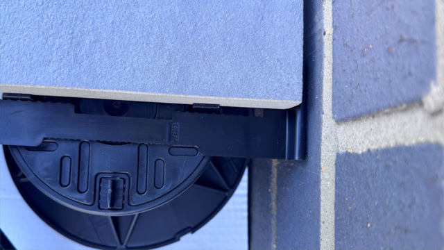 Wallbarn-Plastic-Edge-Plate-on-Universal-Pedestal-2