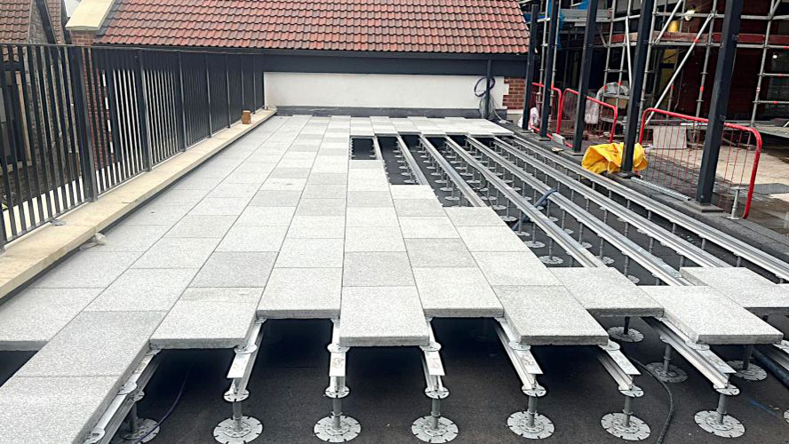 07-aluminium-rail-on-steel-pedestal