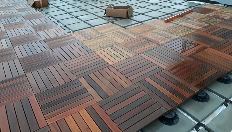Prestamex-decking-on-ballasted-inverted-waterproofing