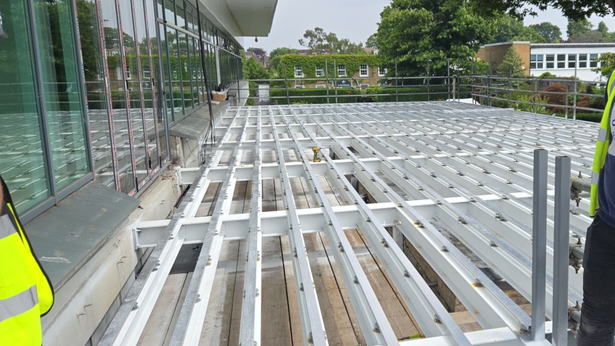 04-wallbarn-class-a-decking-roehampton-april-2025-09