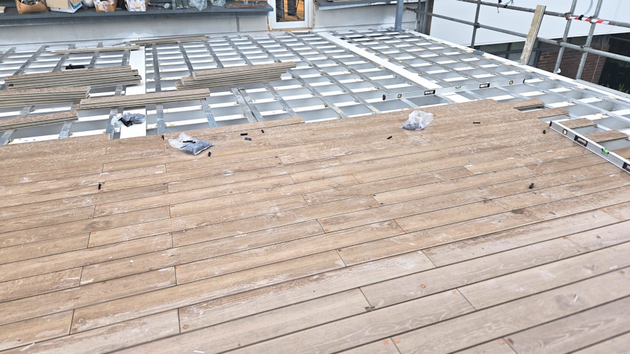 16-wallbarn-class-a-decking-roehampton-april-2025-29
