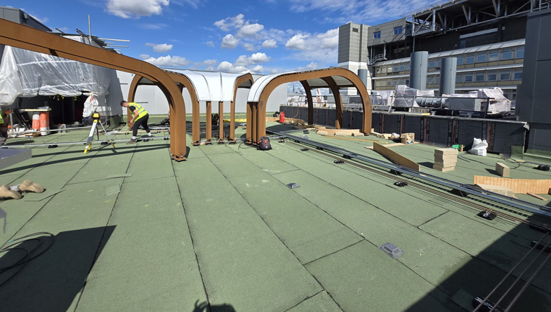 03-wallbarn-class-a-decking-kings-college-hospital-128_16x9_web1920x1080