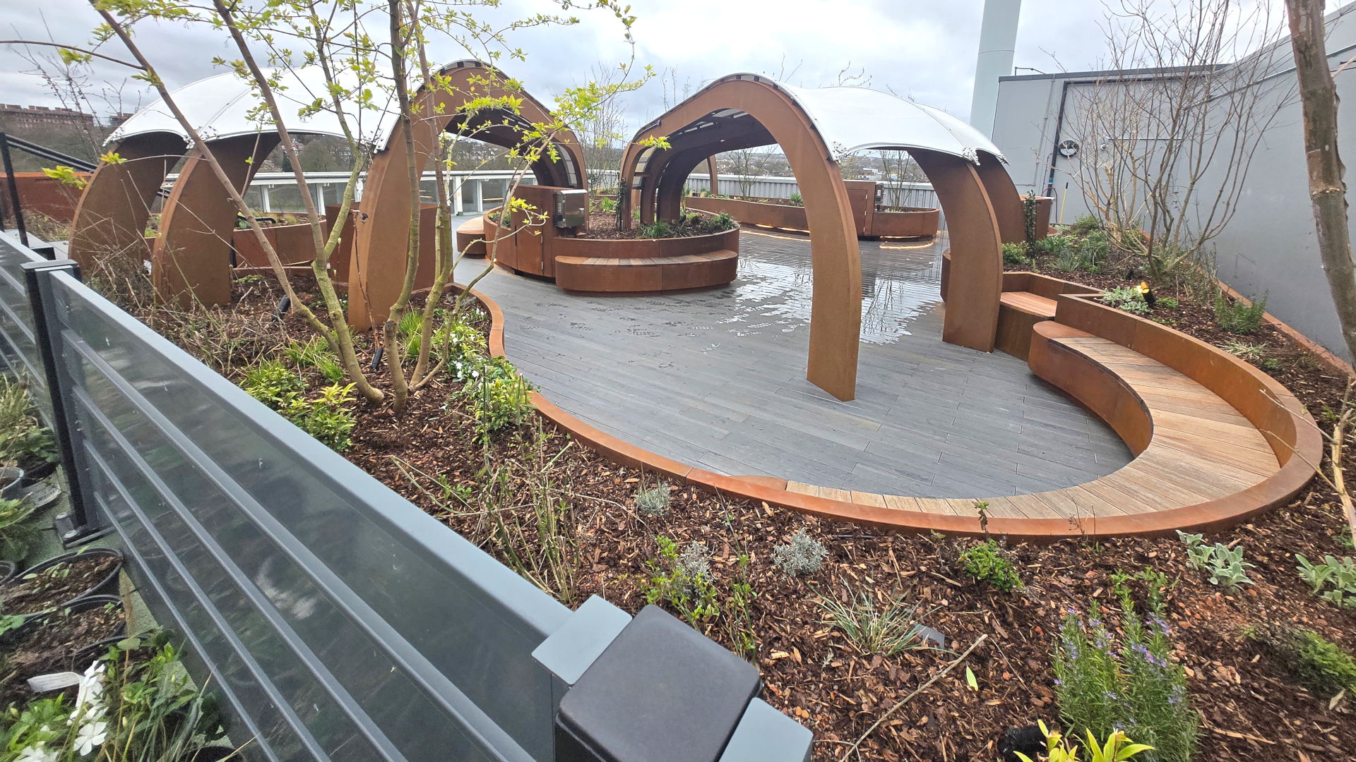 Rooftop CCU space for Kings College Hospital:  Class A Decking & Planter System